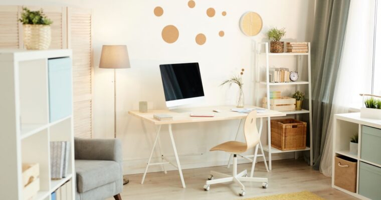 Jak stworzyć przytulną przestrzeń do pracy w domu? Inspiracje i porady