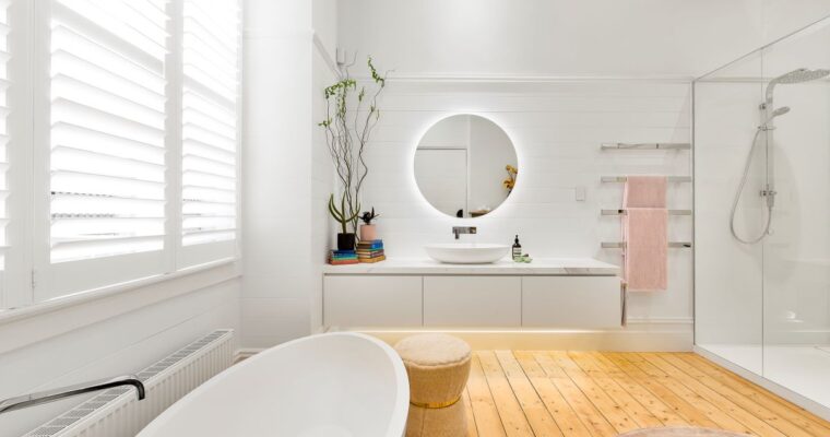 Jak wybrać szafkę do łazienki, aby pasowała do estetyki mieszkania?